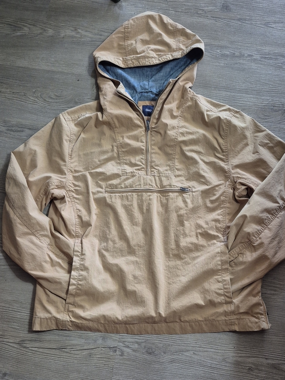 Vintage GAP Men’s 1/2 Zip Hooded Jacket in Khaki Tan with Blue Lining. Size L